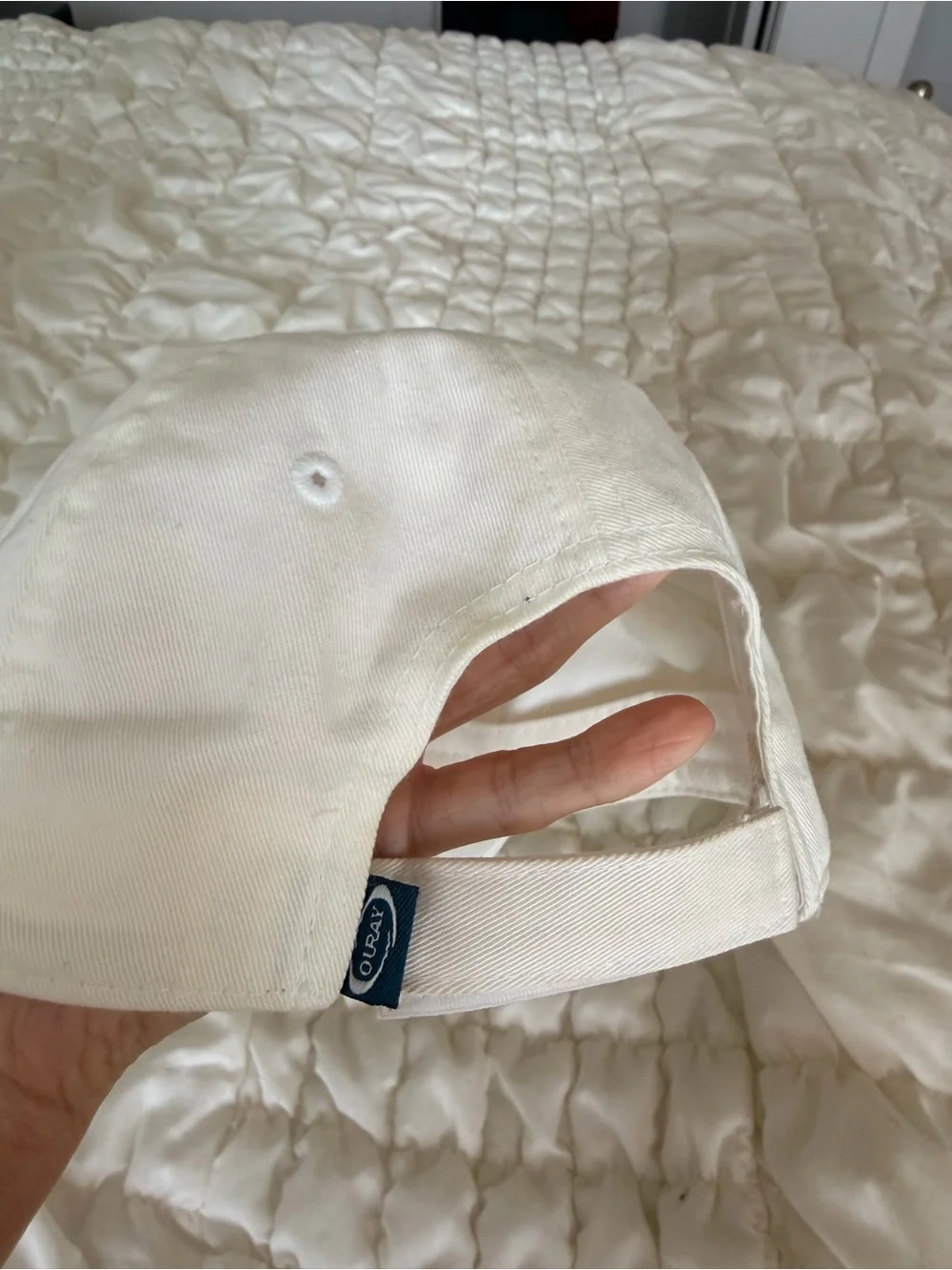 Oura White Baseball Cap with Red Romeo y Julieta Patch